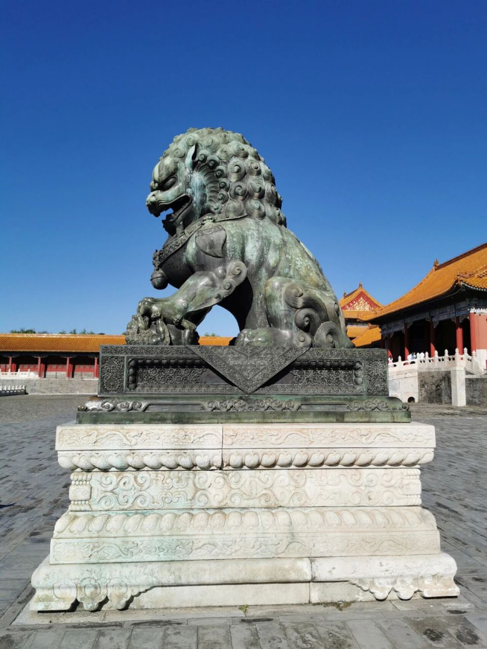 最大的铜狮子 故宫太和门前的一对青铜狮子,这对大铜狮是故宫皇权至高