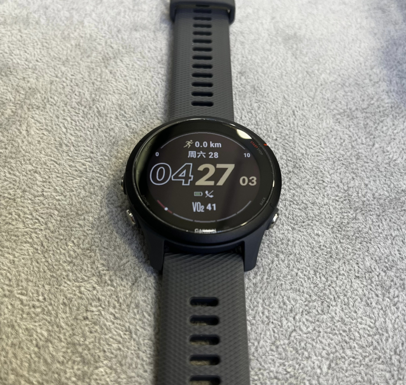 佳明255按键使用介绍 手表使用注意事项 1:充电使用的标准电源为5v1a