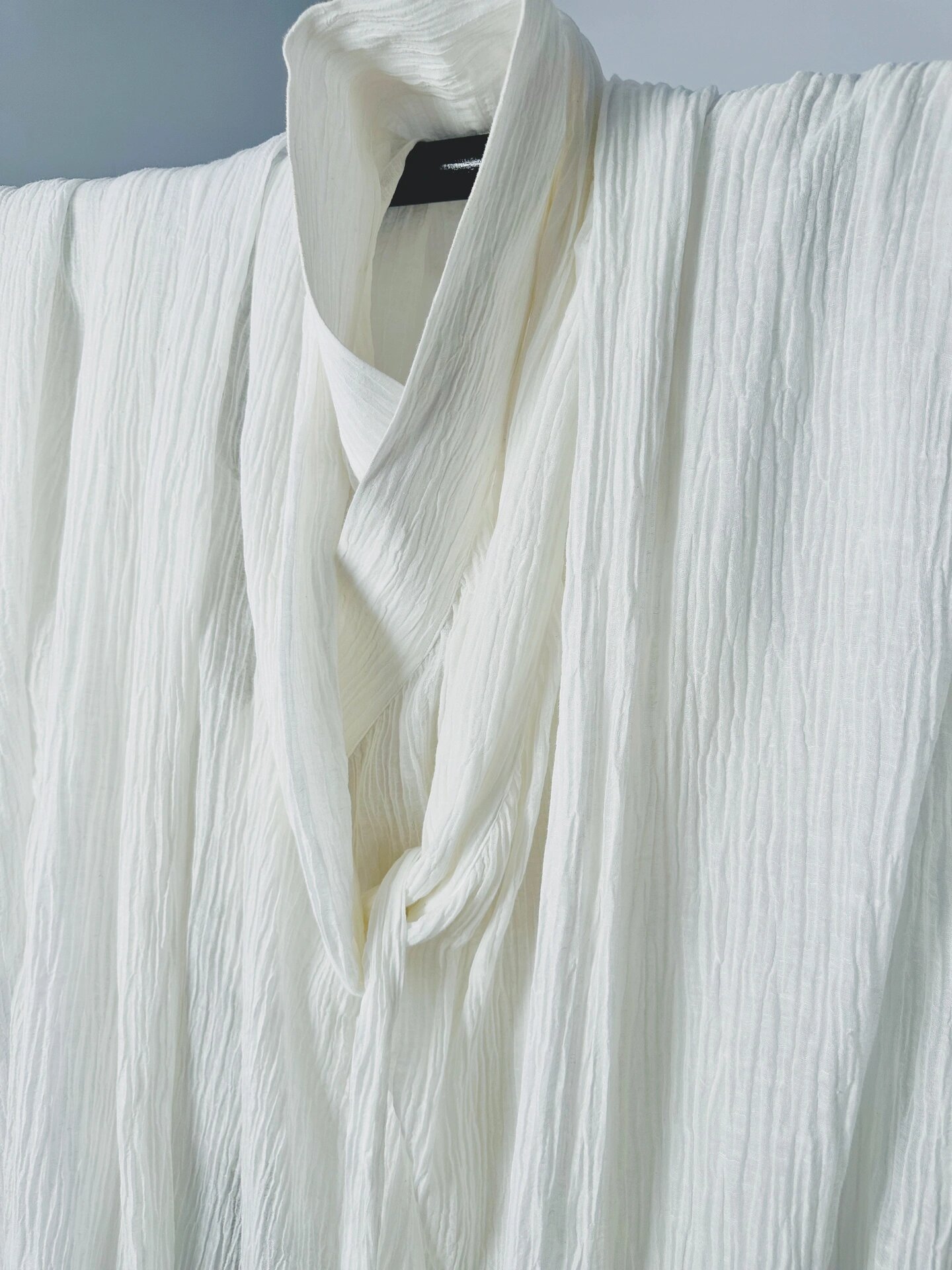 纯白色道袍 越是简单的款式,越难把握,多层次,适度堆叠,主打一个费