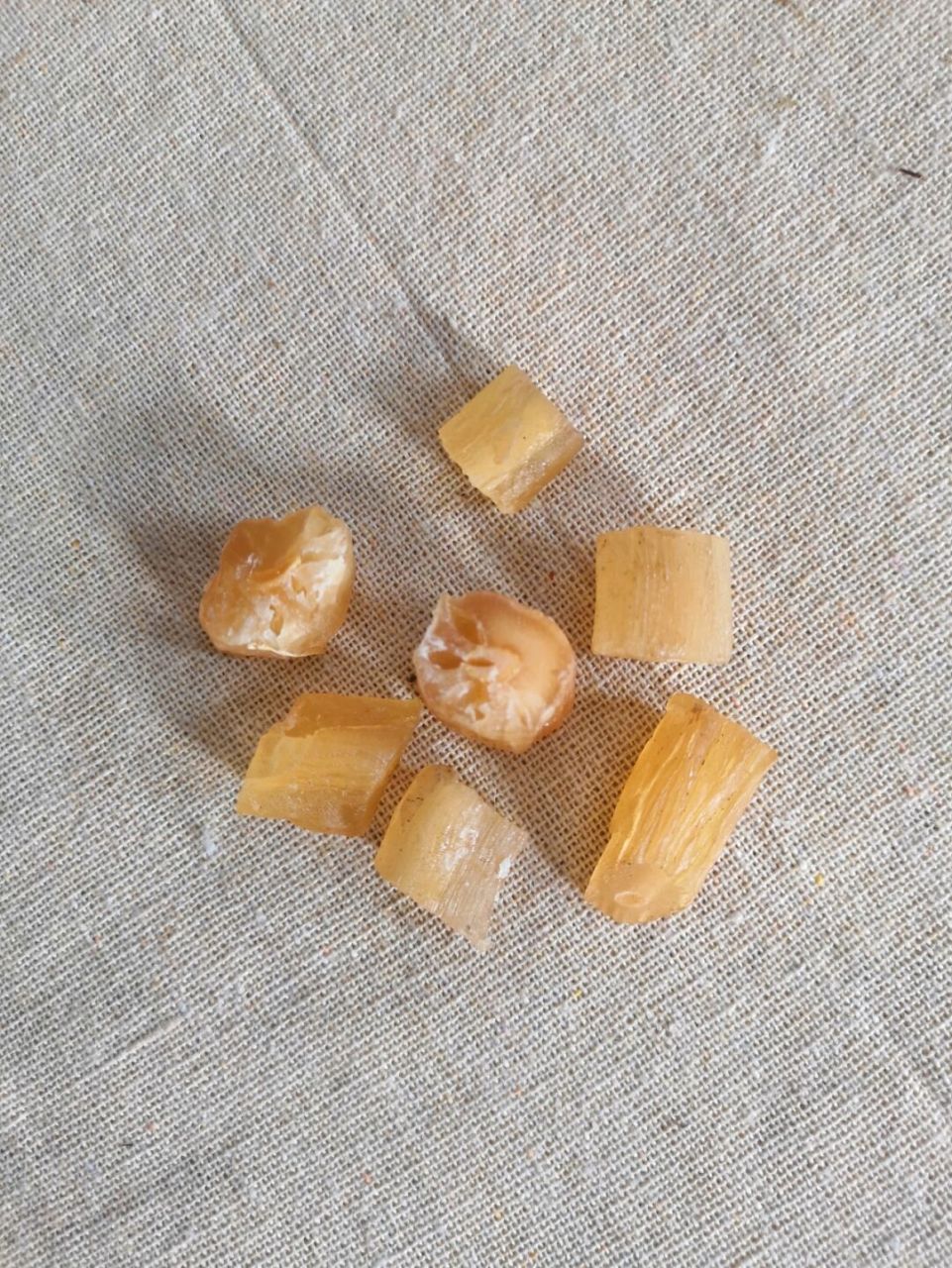 天门冬→苦平→肺→润燥→清虚热→ 苔黄→口渴→肺→虚热