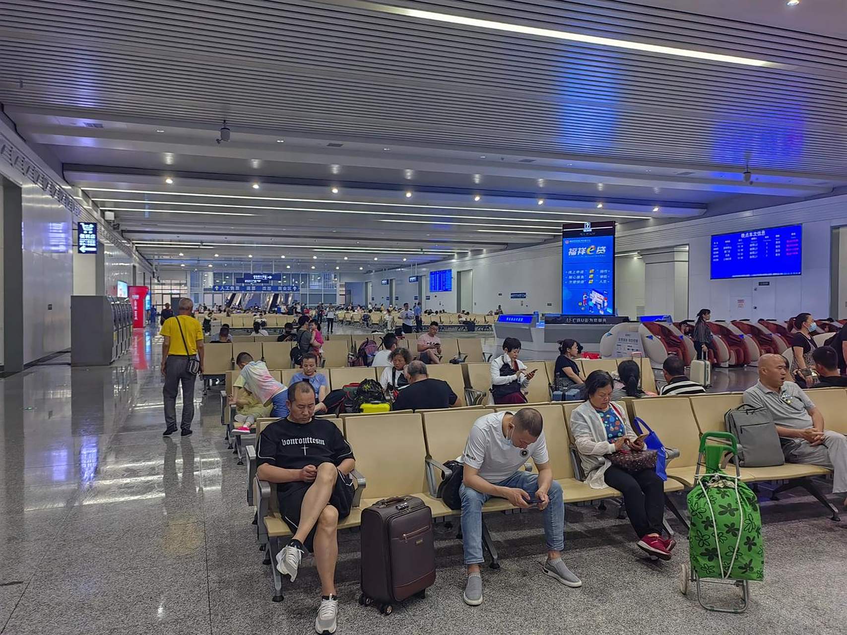 怀化南高铁站,湖南西部地区最大的高铁站.