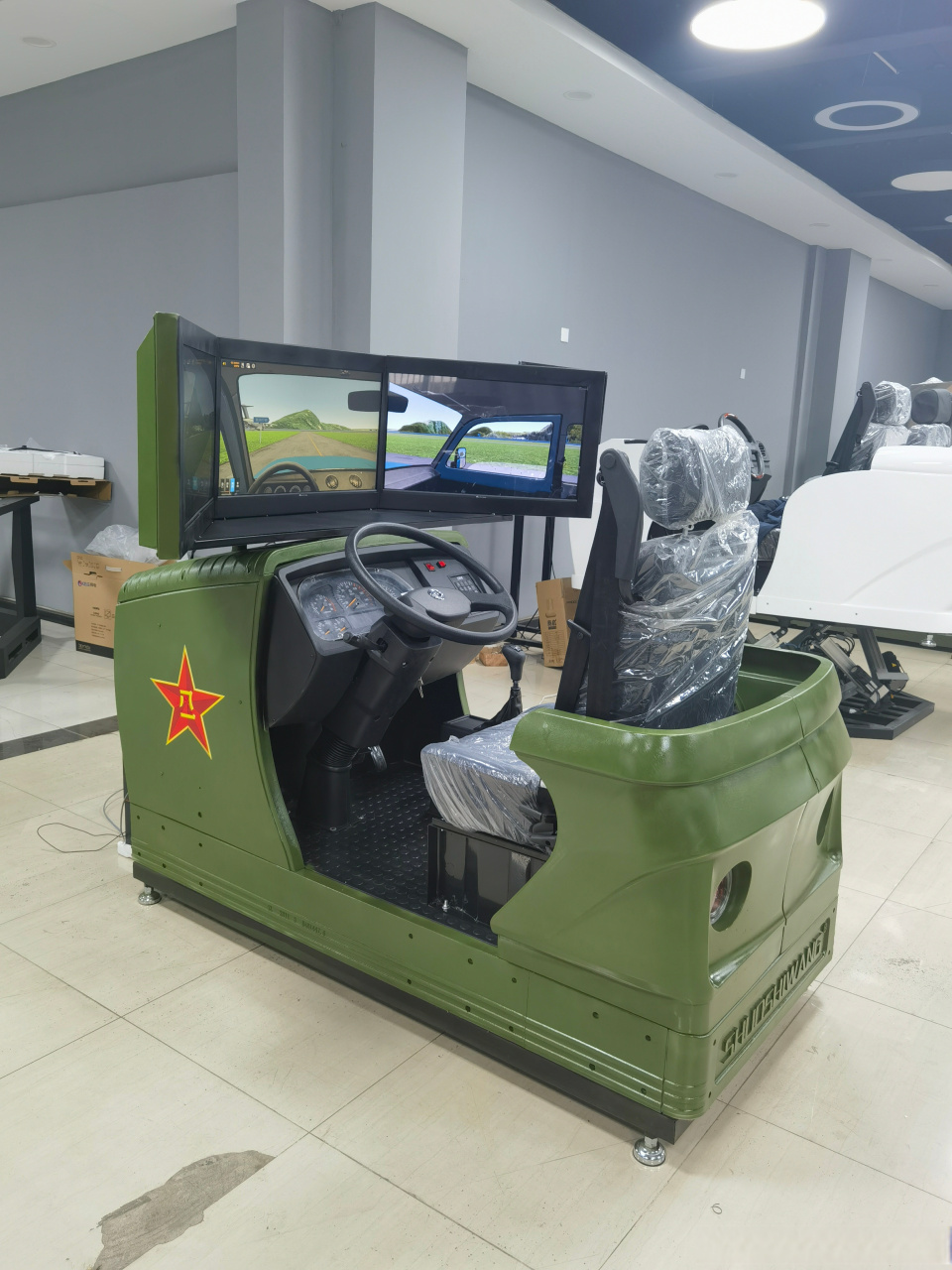 汽车模拟驾驶训练模拟器介绍及用途:汽车驾驶模拟器座舱由驾驶舱座,视