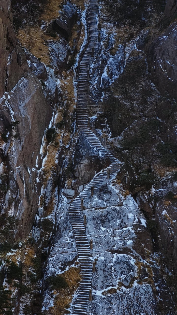 [黄山] 天都峰一隅 天都峰以险闻名 阶梯仿佛通天一般