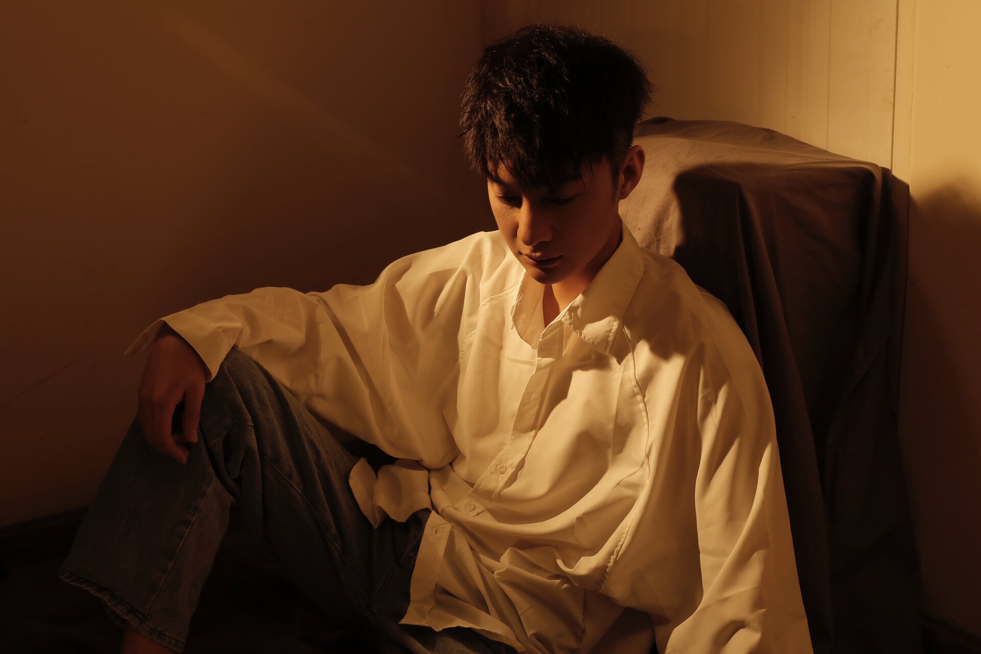 男生写真|男生在家也可以这么性感 摄影是光影的艺术,灯光不仅仅是