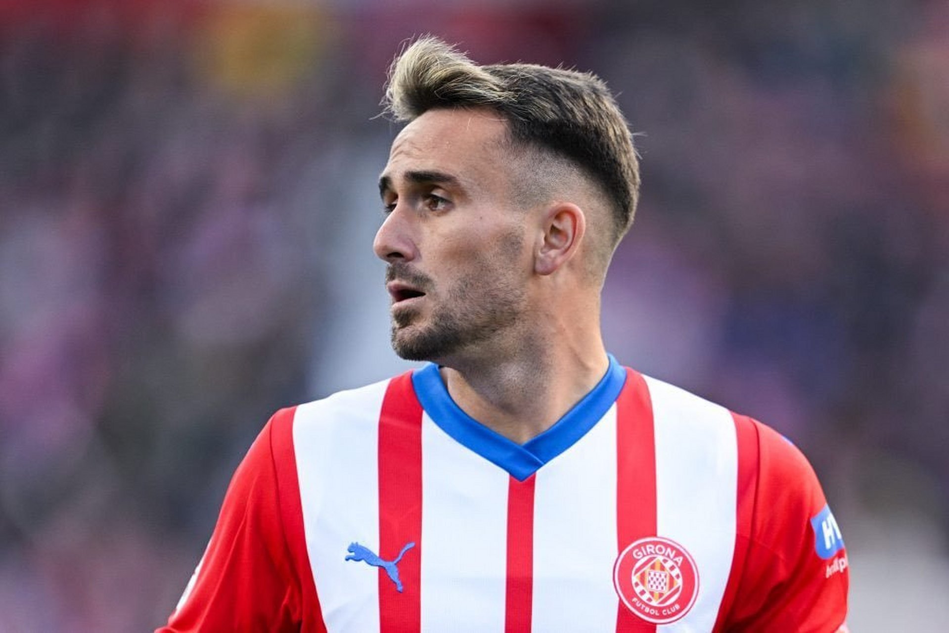 世体:亚历克斯-加西亚表白巴萨后会使他加盟巴萨的大门打开,尽管球队