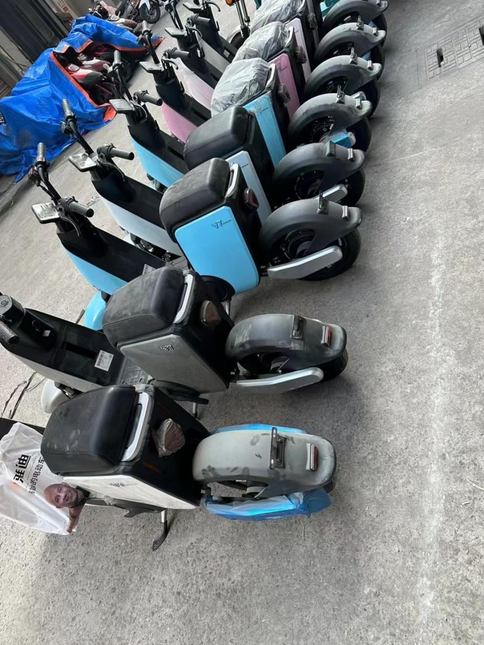 雅迪v7,27台,带改装件,打包超级便宜,出厂价裸车2千多,哪位老板打包