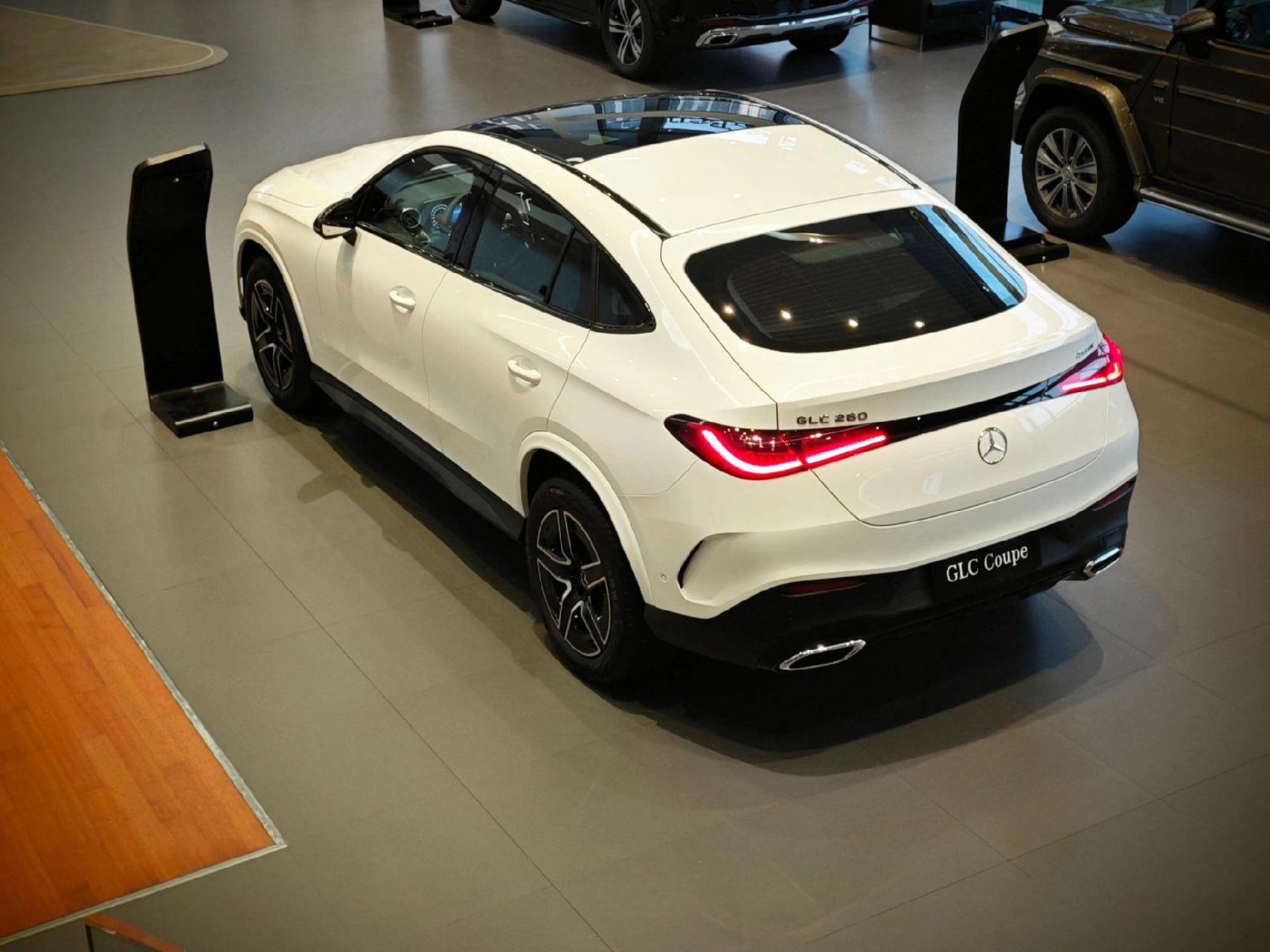 glc260四驱轿跑coupe白黑(804) 指导价:489500 整车原装进口车 2.