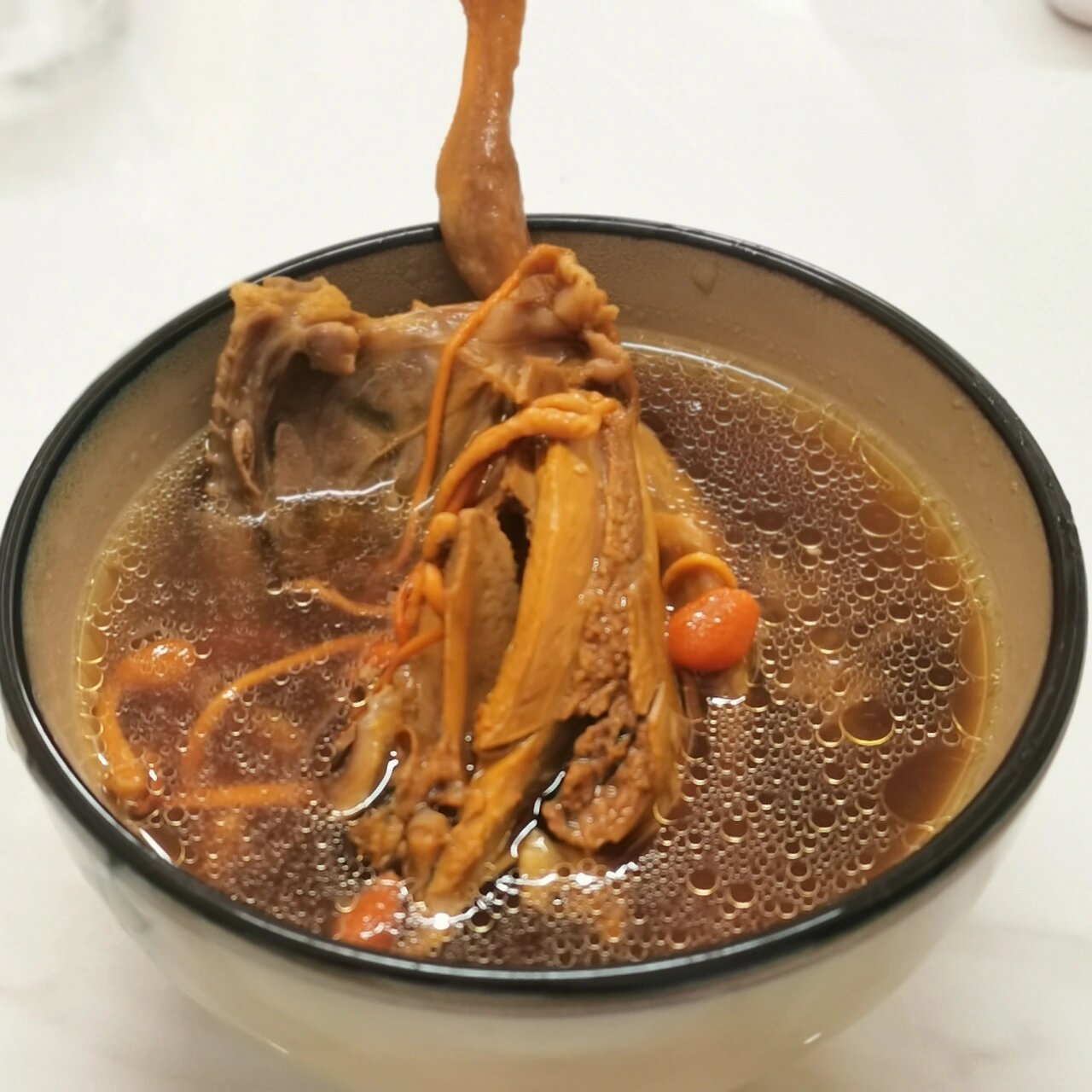 秋冬益气补血汤品:虫草花鸽子汤 俗话说一鸽胜九鸡,虫草花鸽子汤是