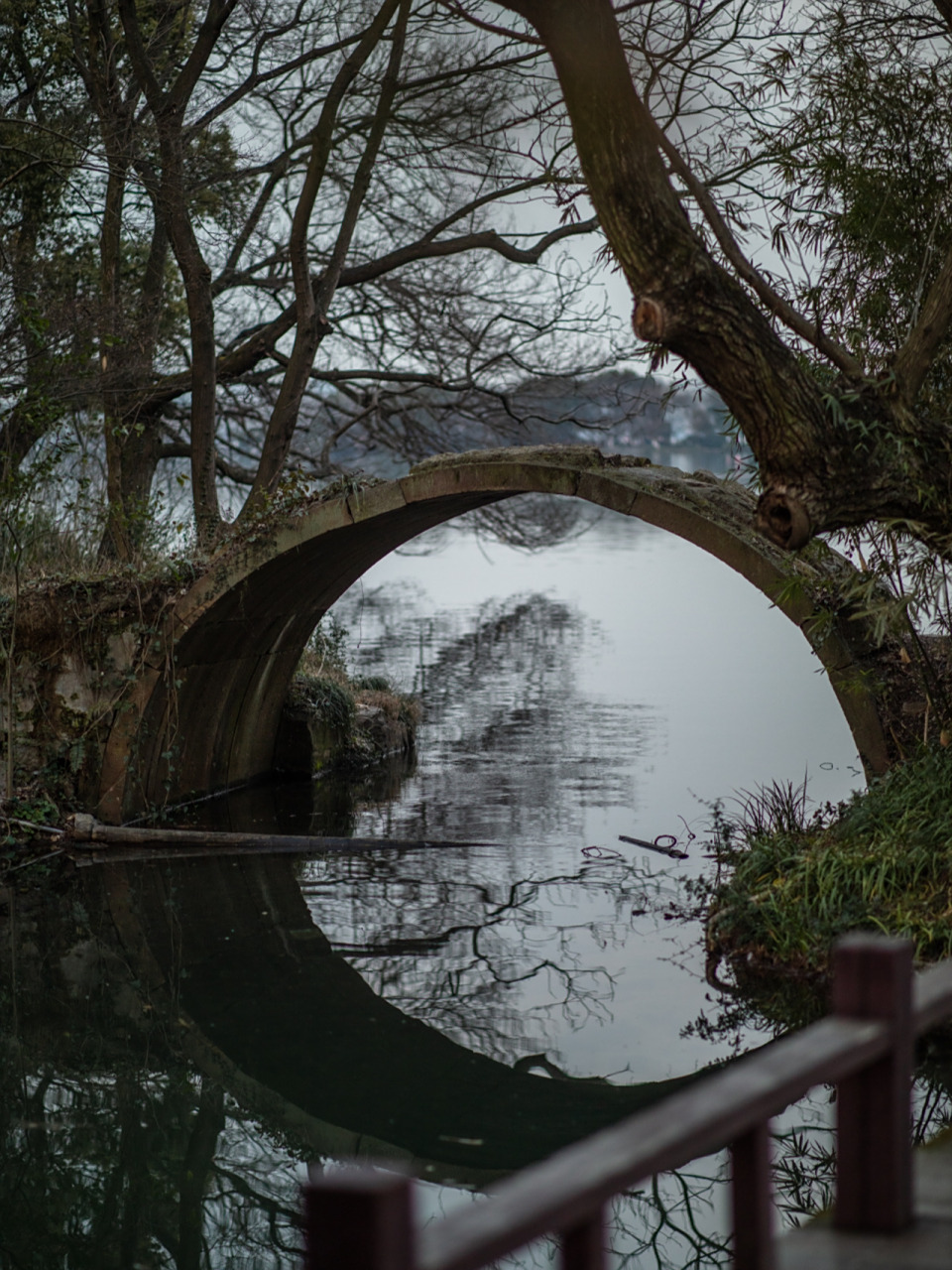 景行古桥,又名"金行桥",杨公堤自北而南第五桥,始建于明代,系单孔