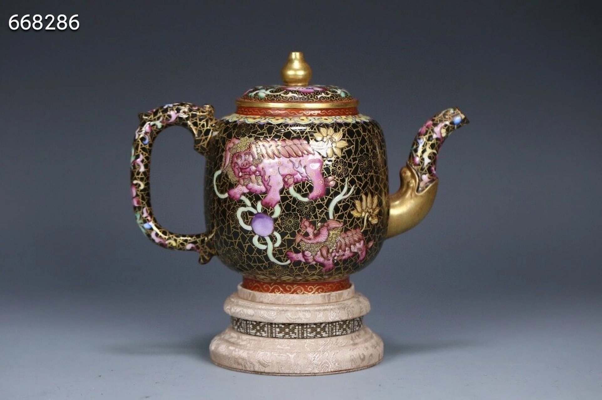 清代 珐琅彩紫砂壶.尺寸高15*21*12cm