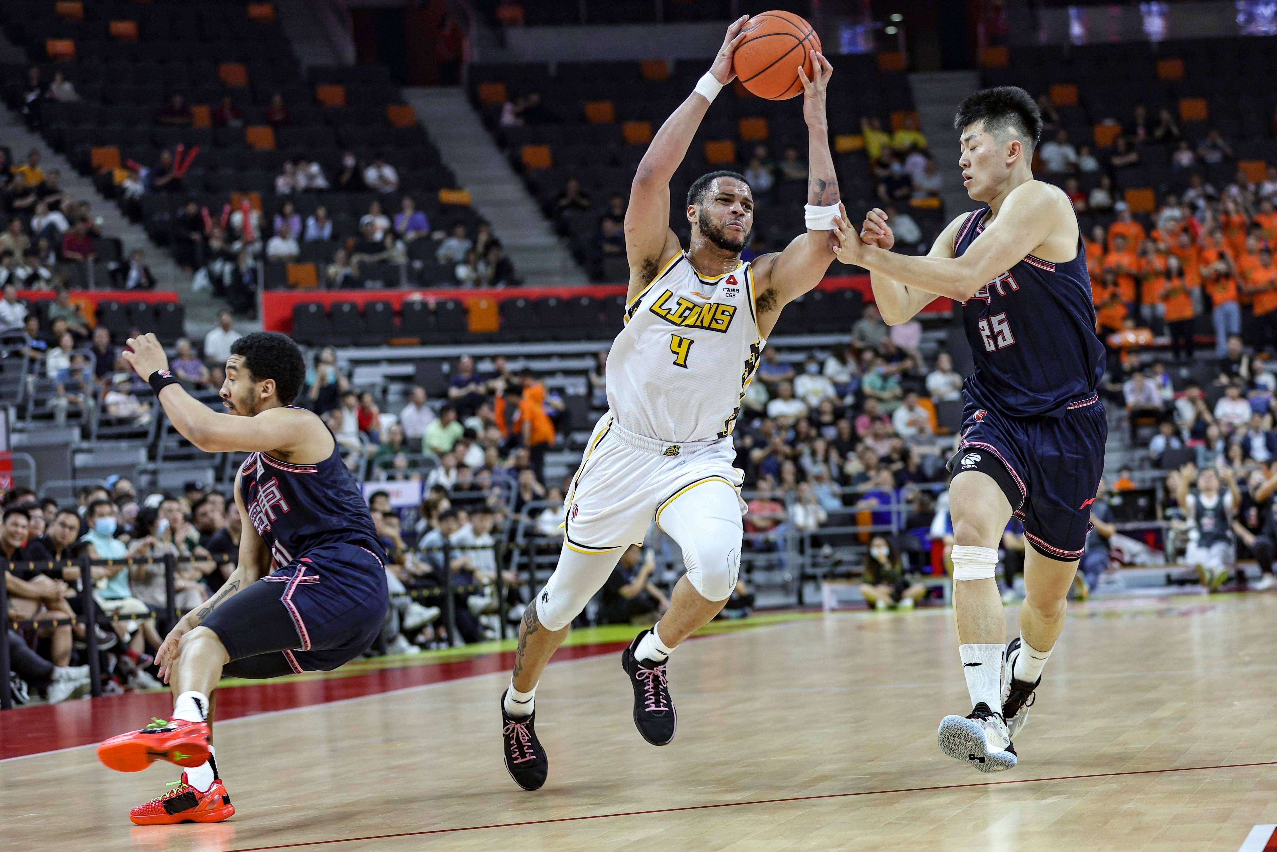 专业篮球赛最新战报：广厦队力压对手多次获胜的简单介绍