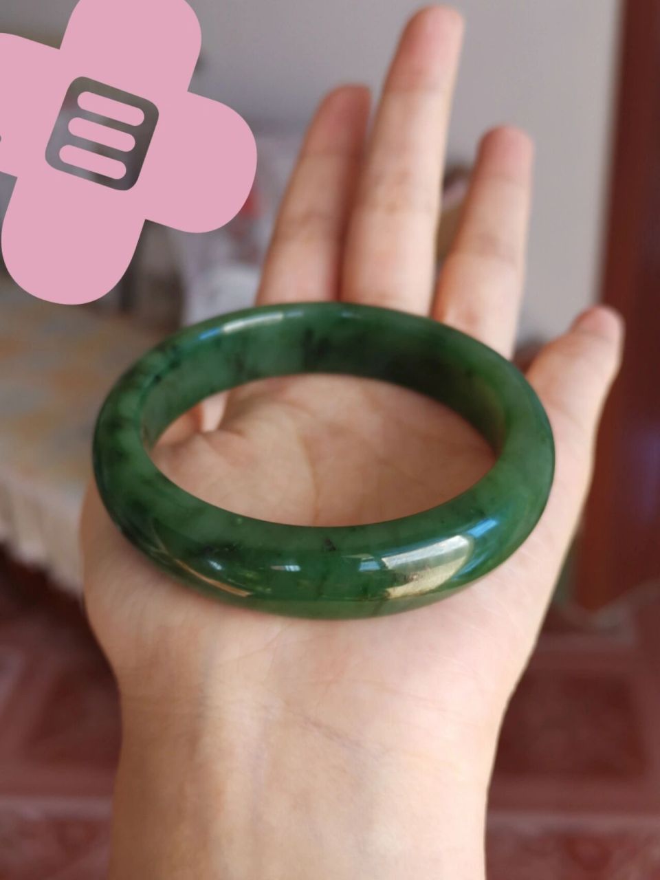 和田玉俄料碧玉红皮老料 带红皮,黑点少,这个颜色真的好看,菠菜绿然后