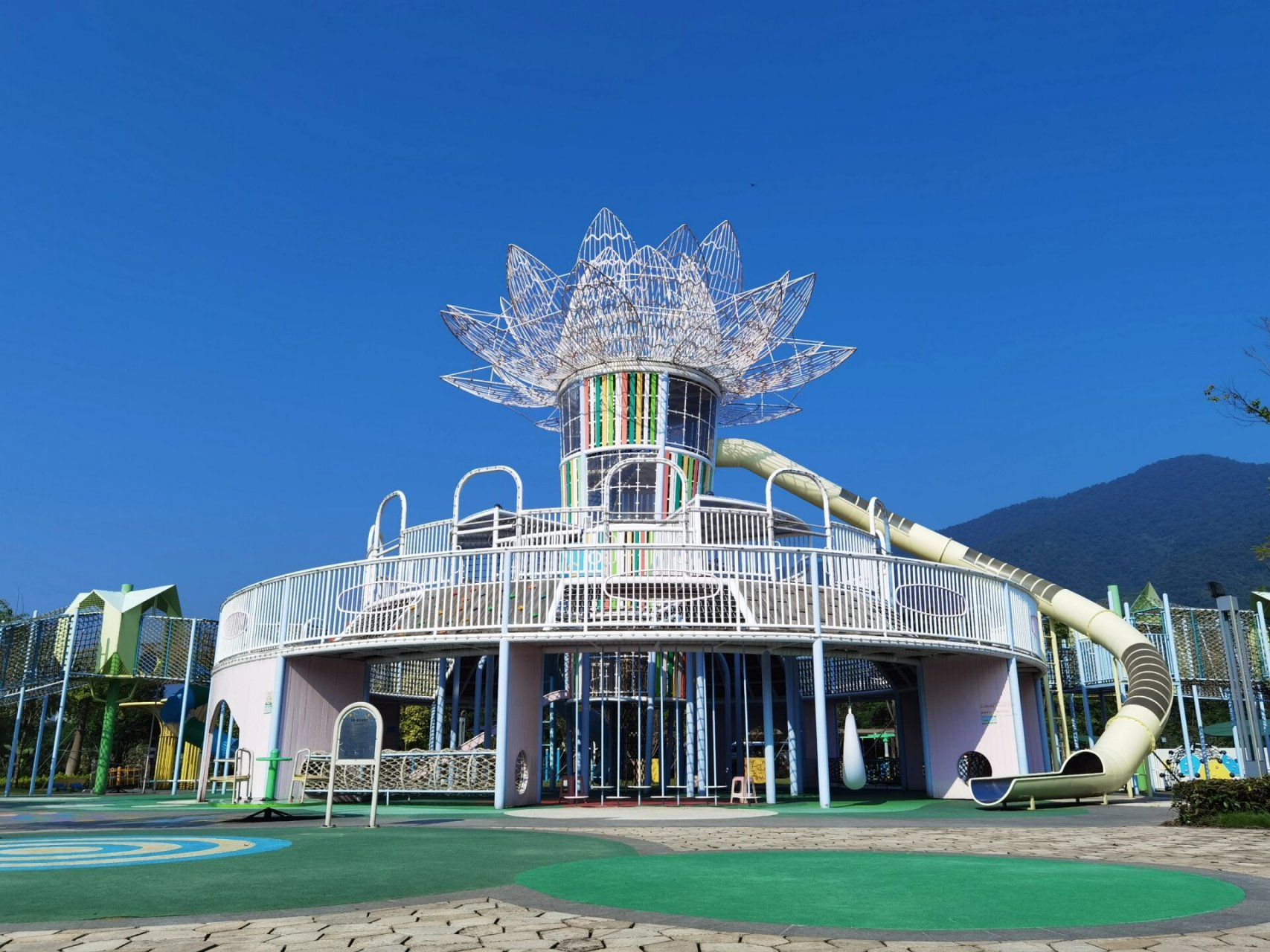 初探肇庆市儿童公园 今天上午带孙子满怀期待进入公司,转了一圈后