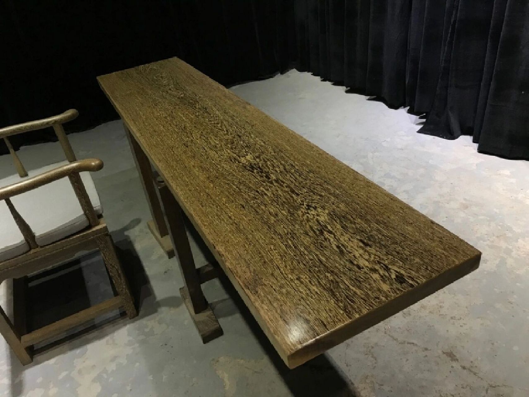 鸡翅木的优缺点 鸡翅木因为有着"禽鸟颈翅"的独特木纹,受到了很多人的