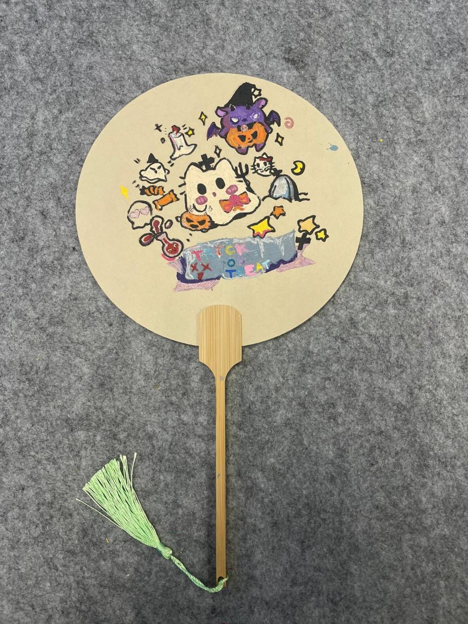 社团活动～彩绘扇子 社团第一次活动 涂鸦扇子,用的丙烯马克笔画到