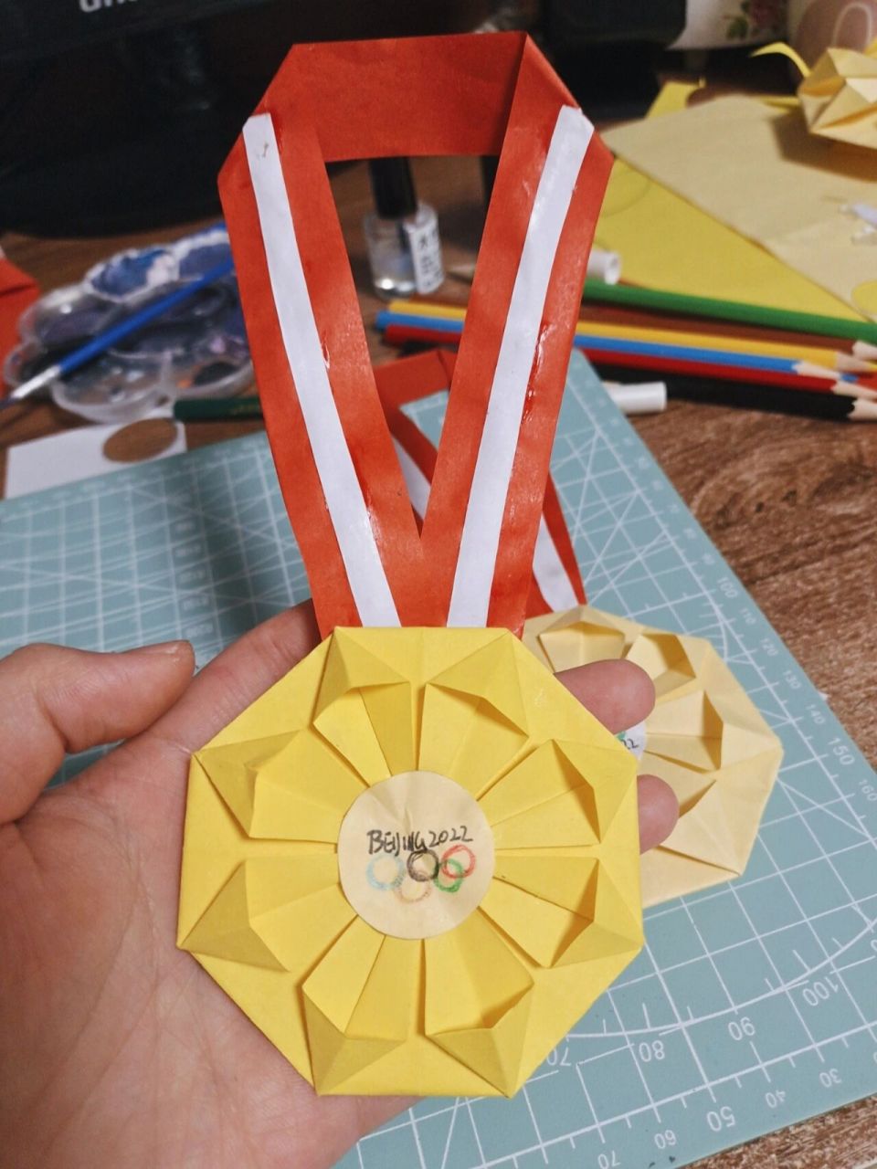 手工折纸制作冬奥奖牌9899991595 9815制作三枚奖牌给