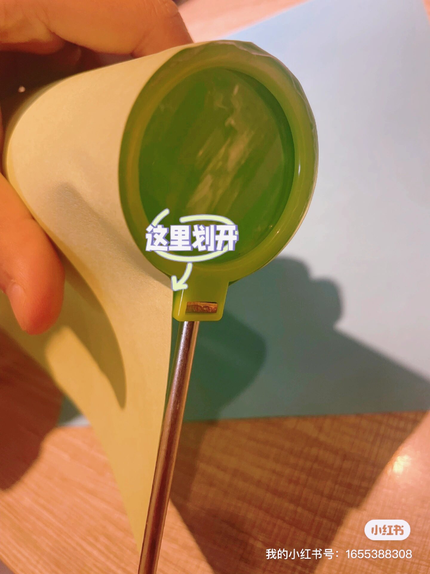 自制相机(凸透镜成像) 一.准备材料: 1.几张彩纸 2.塑料袋 3.