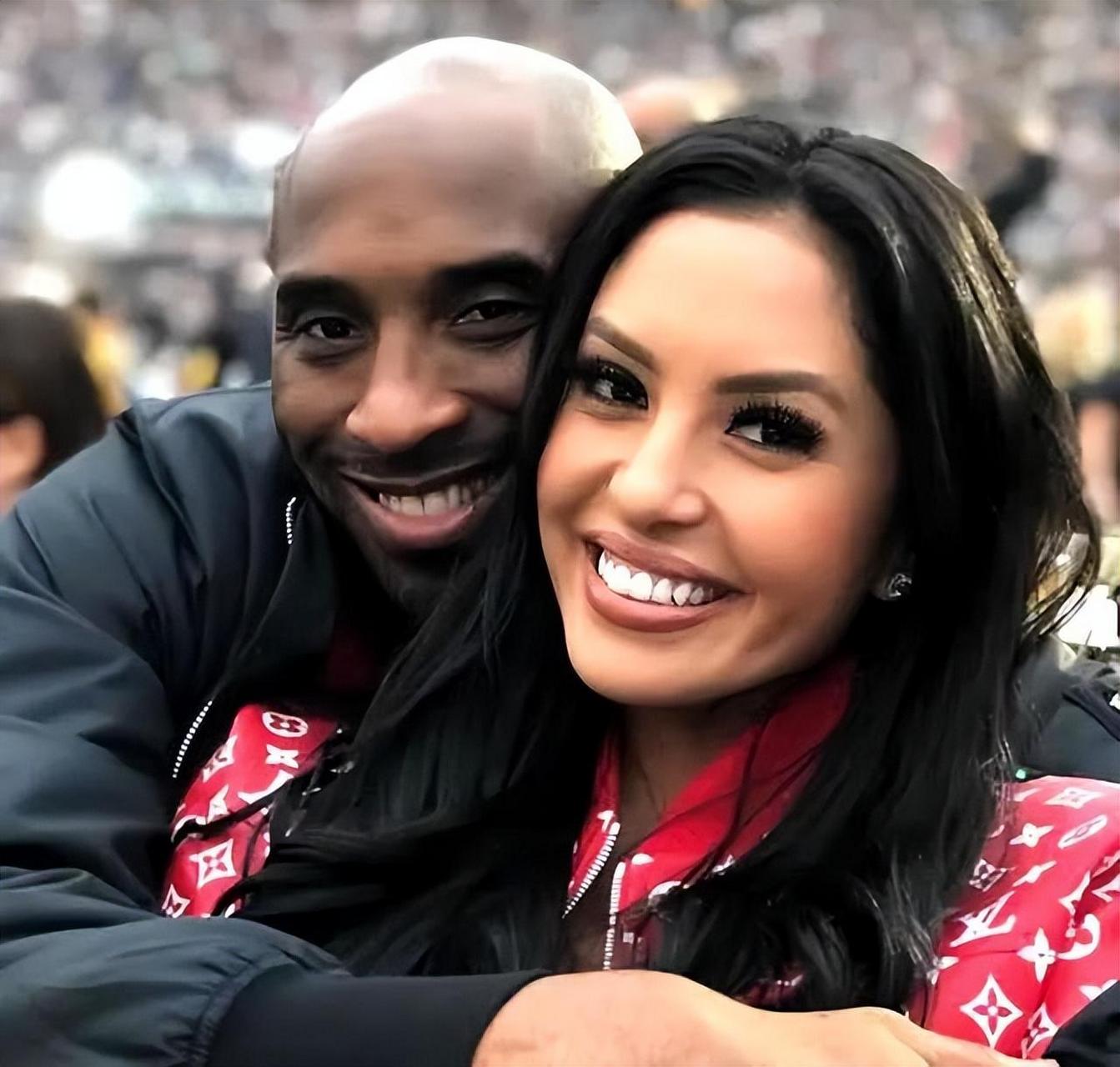 科比妻子瓦妮莎和女儿娜娜瘦身成功,瓦妮莎穿蓝色抹胸裙展现完美身材