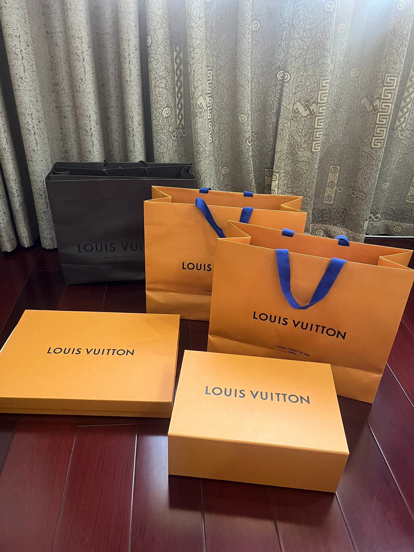 闲置出lv购物袋包装盒 各种奢侈品袋子 都是自己专柜买出来的 之前