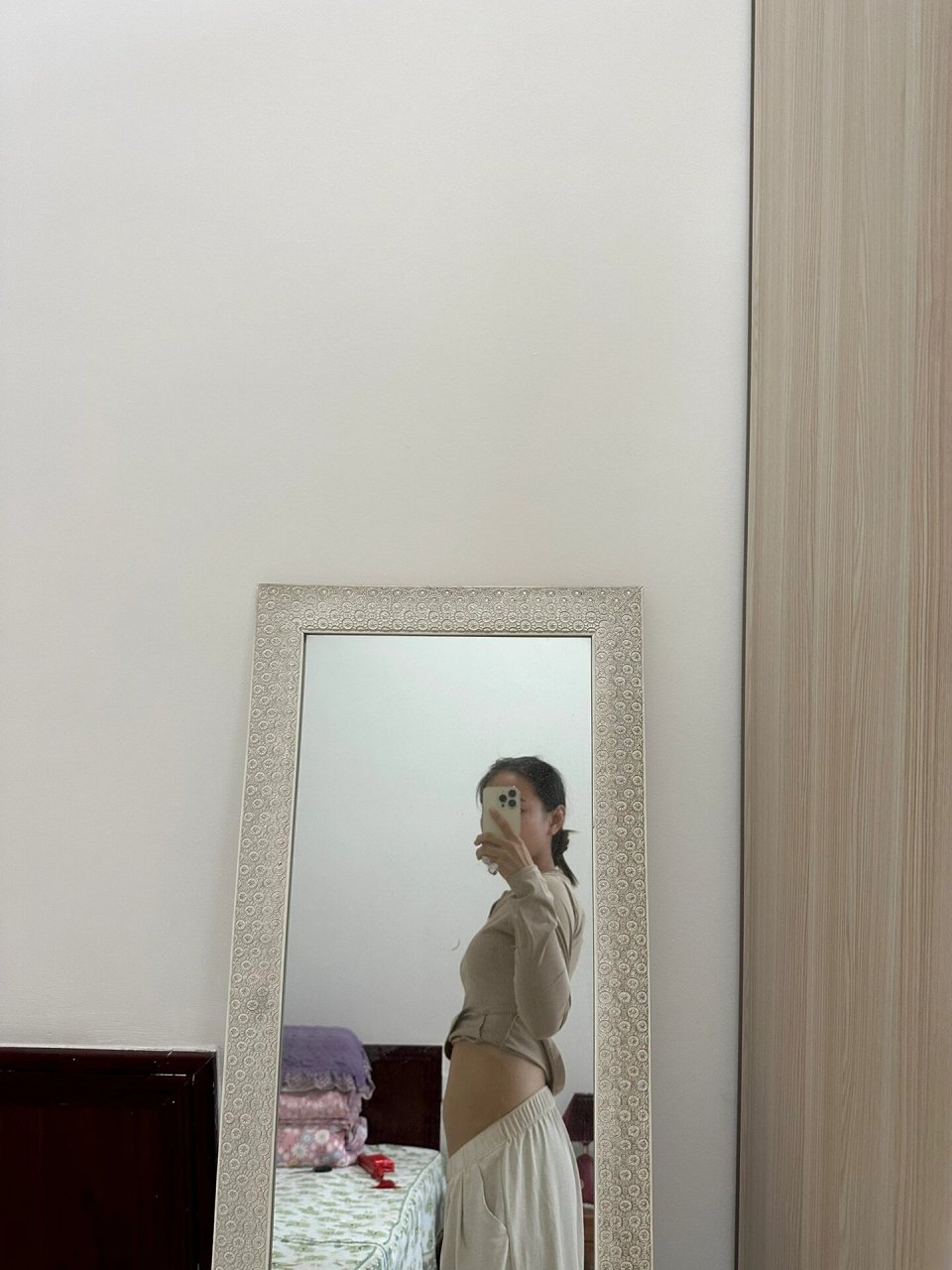 刚怀孕8周➕5 为什么肚子这么大了 孕前体重104斤.一个礼拜没上称了