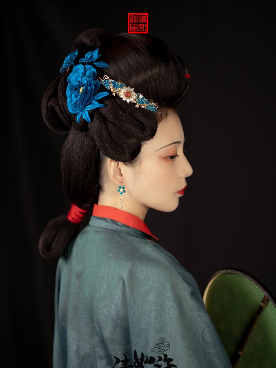 汉服妆造课|明代晚期牡丹头 古代妇女发式之一.