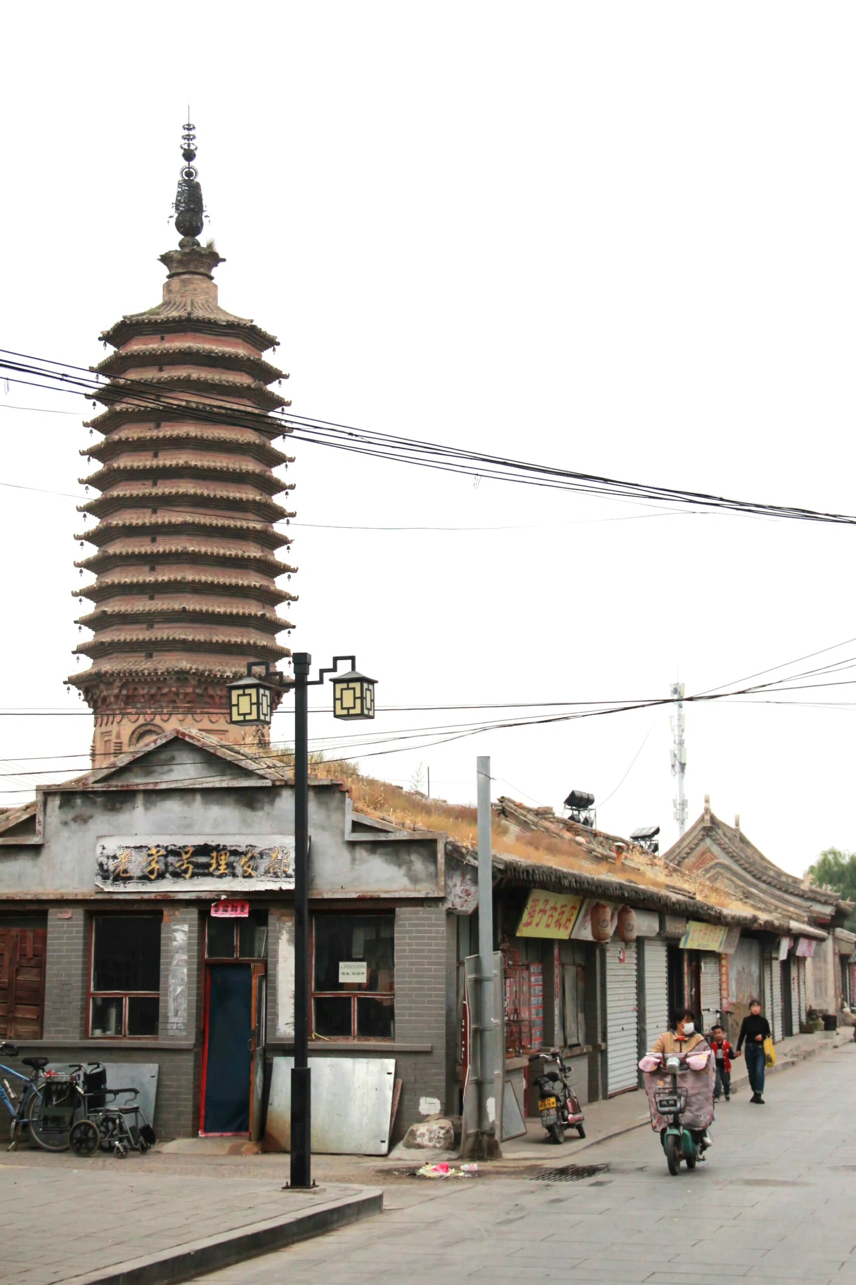 河北蔚县南安寺塔 河北省张家口市蔚县城南门内西侧的南安寺塔,是第五