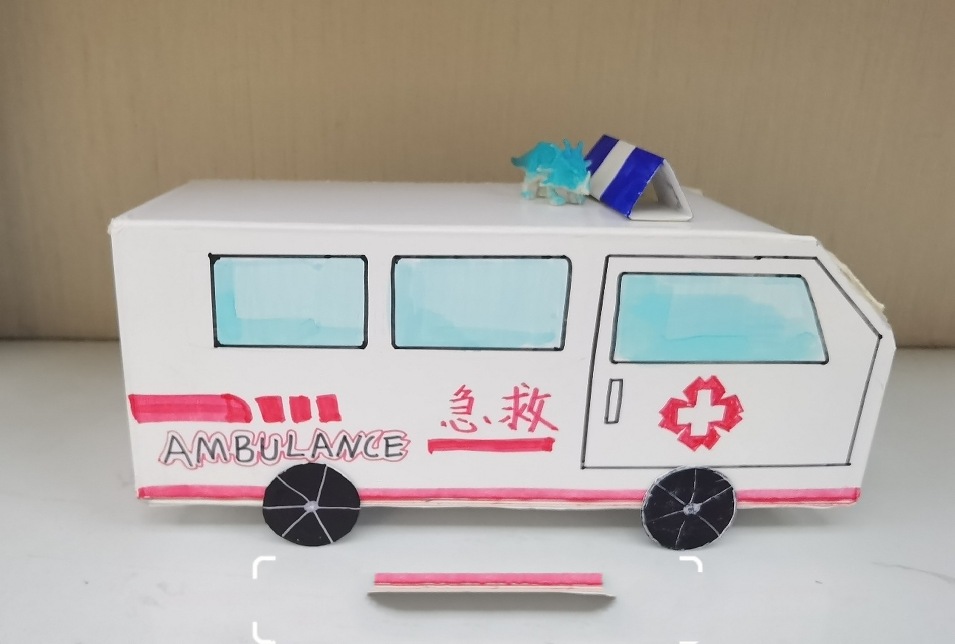 幼儿园手工,纸盒制作救护车 全职妈妈爱手工.