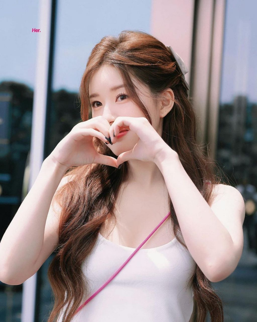 赵露思发送爱心,今天的露思真的是元气满满,非常可爱!