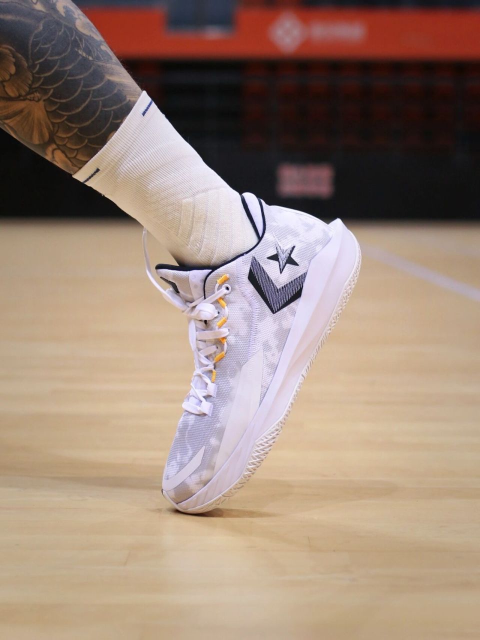 力量型后卫的小众实战好鞋|匡威bb jet 灰 今天发一发上脚图.