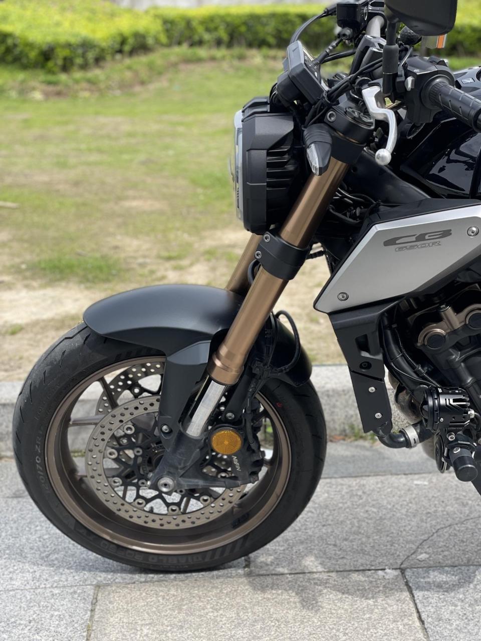 2021年7月上牌 本田cb650r 美容了护杠射灯充电短尾水箱护网等 国四