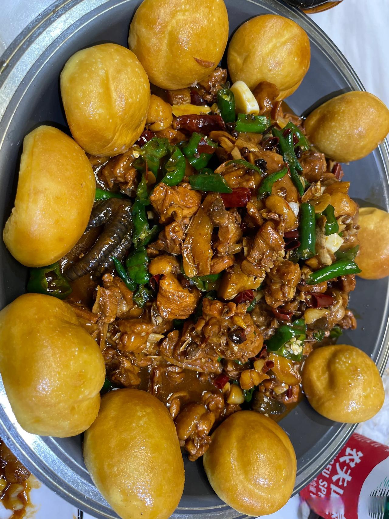 徐州菜很好吃的,走了很多地方,还是徐州的菜好吃.