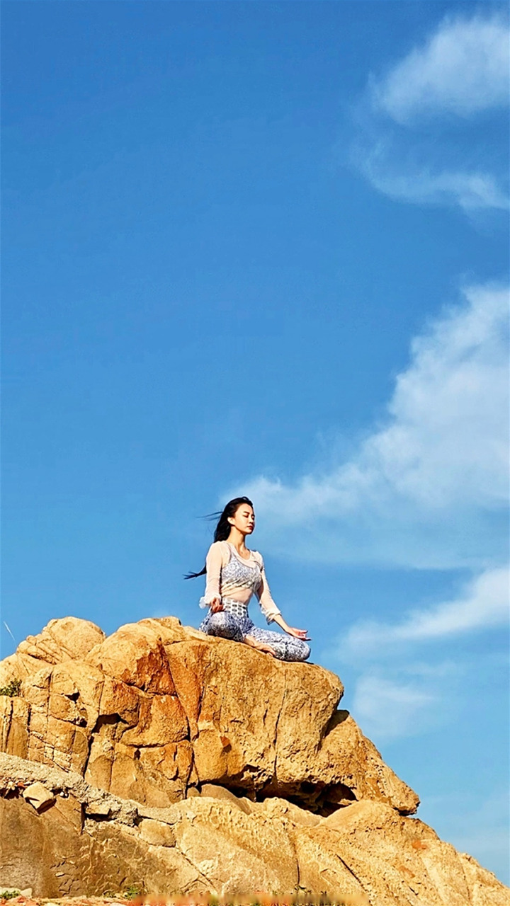 母其弥雅户外海边石礁瑜伽大片壁纸九宫格组图