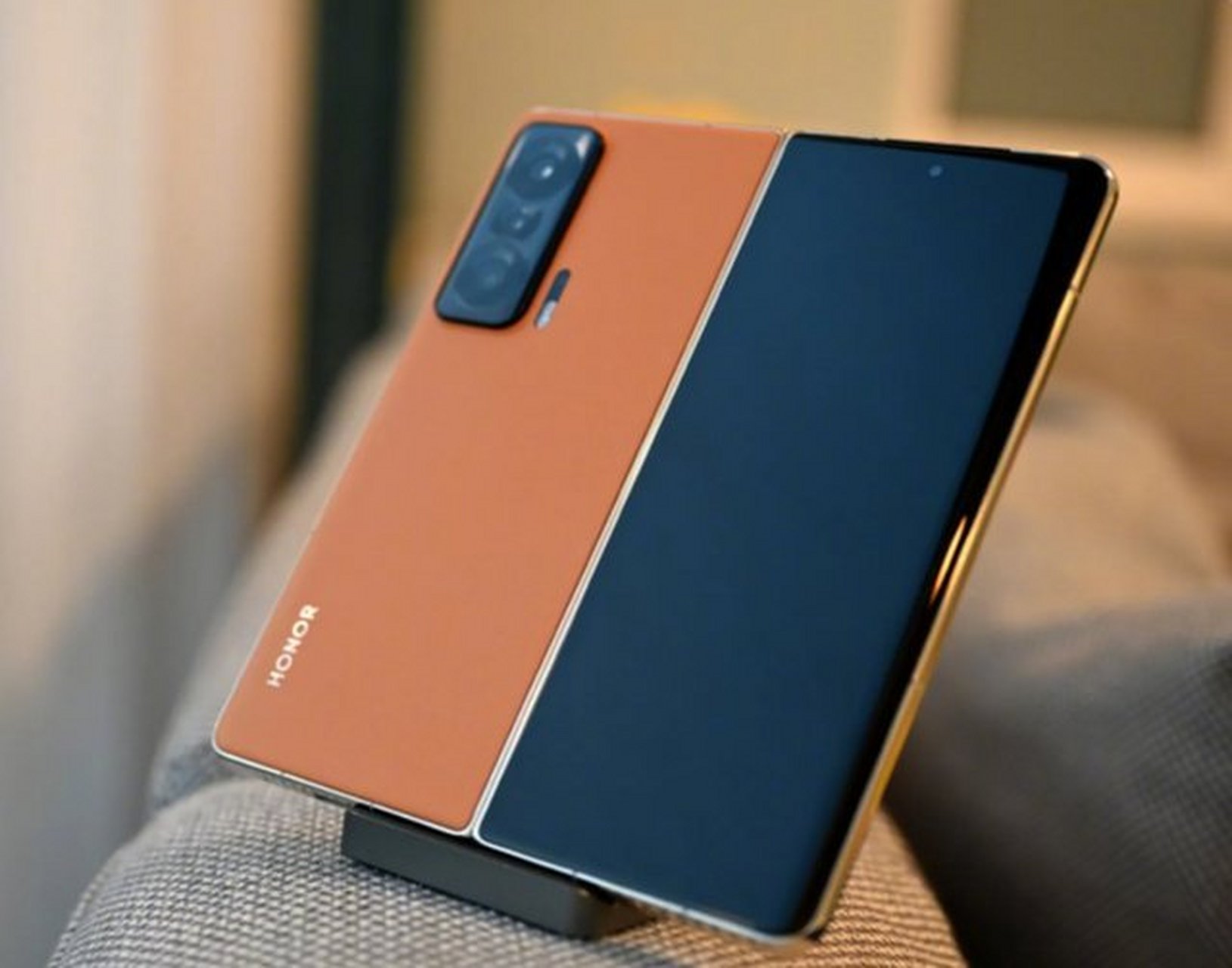 荣耀magicv2看点可不小,最为关注的重量方面,听说比华为matex3还要轻