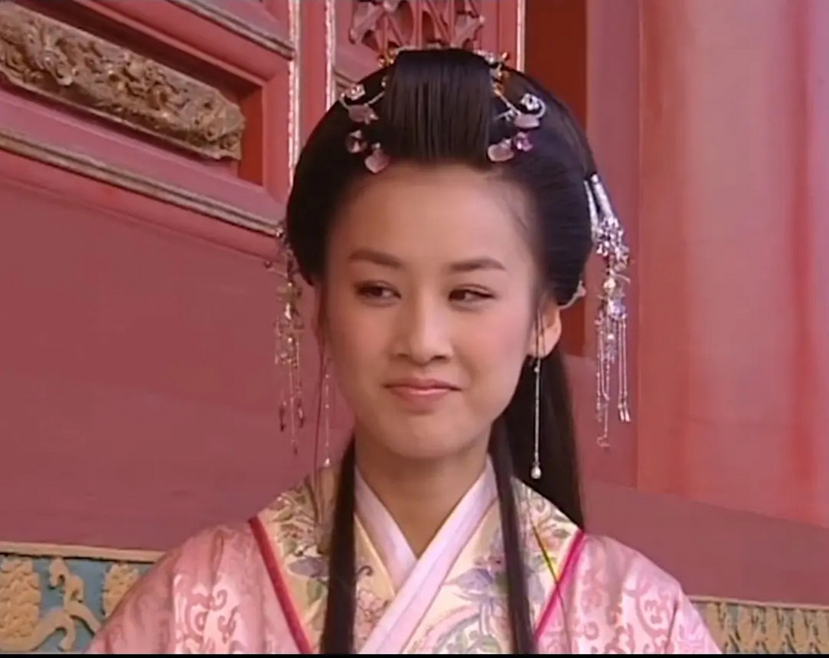 《天仙配》中黄圣依饰演的七仙女头饰一览,天上做仙女时的步摇,大婚时