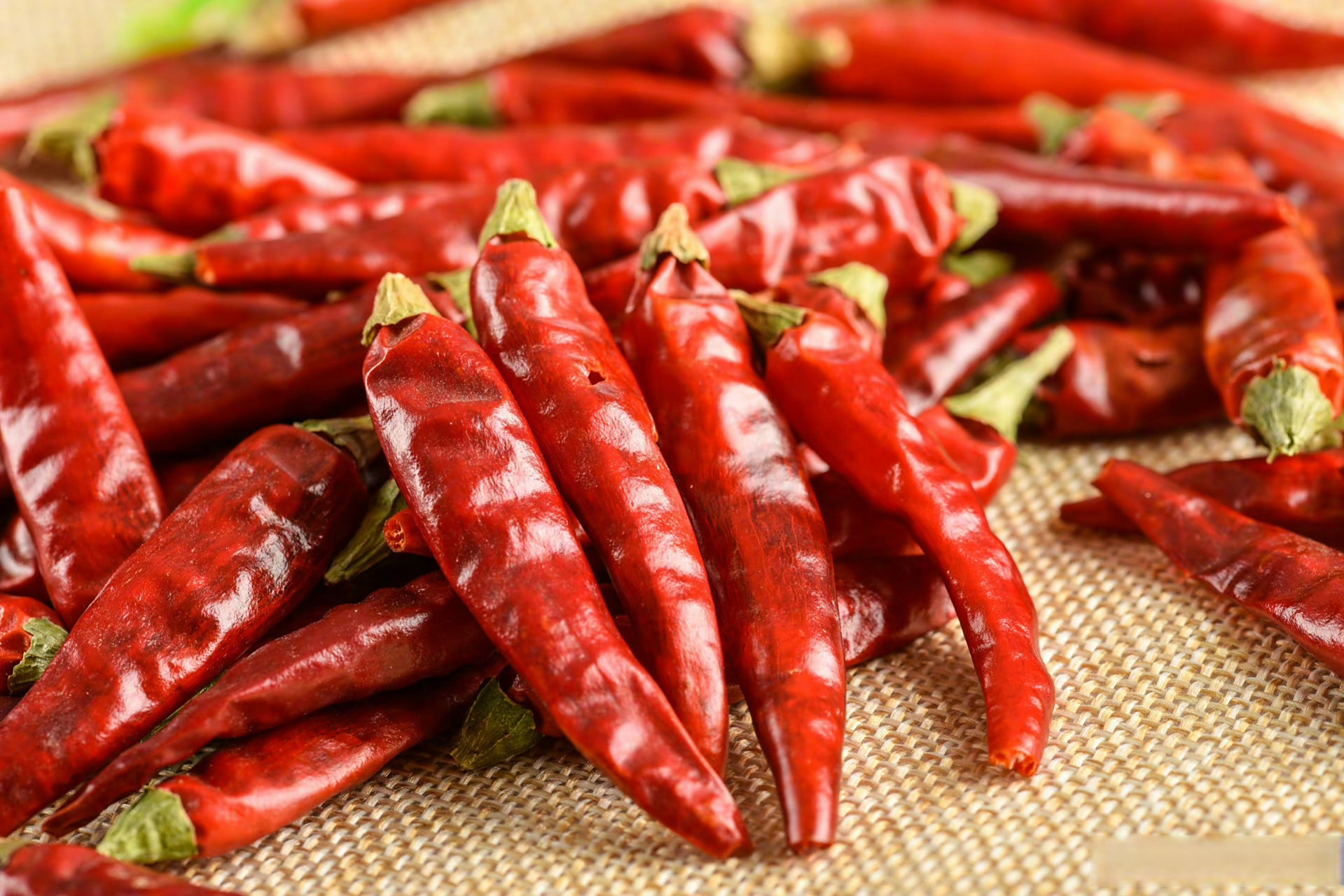 #健康中国行动2030# 【吃辛辣食物能灭杀幽门螺杆菌吗?】谣言!!!目前