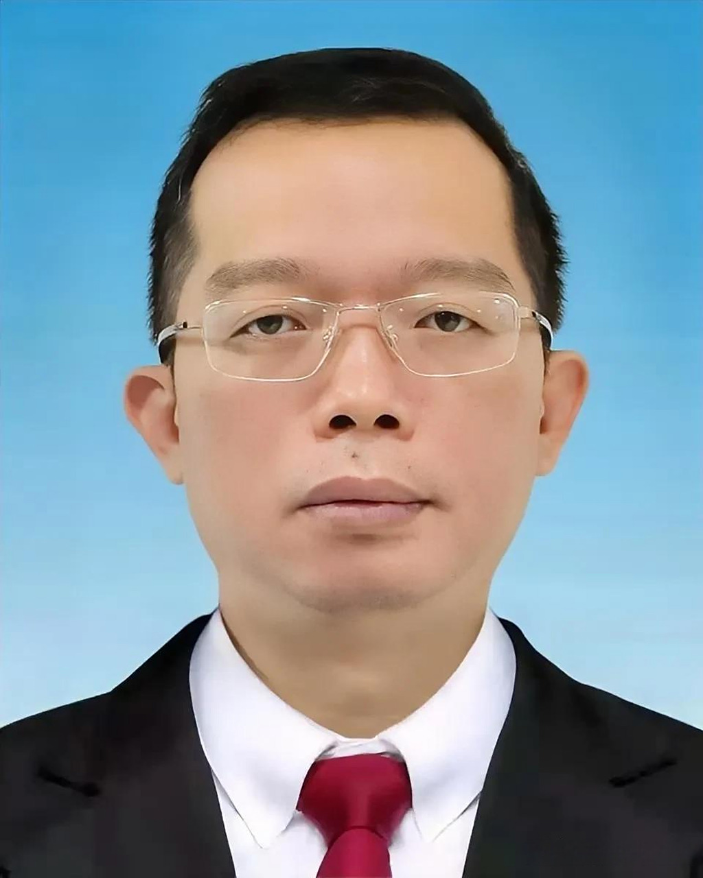 王业侨是1968年12月出生的,海南琼海人,在职研究生学历,经济学博士