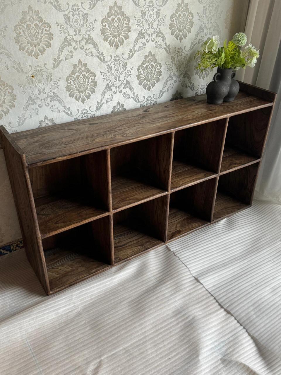 全实木柜子,背板也是实木.没有贴皮.