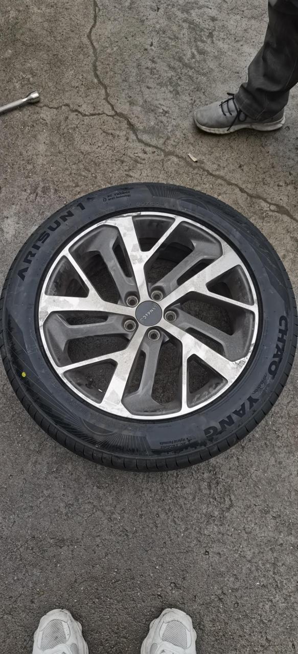 领克01更换朝阳1号235/55r19.
