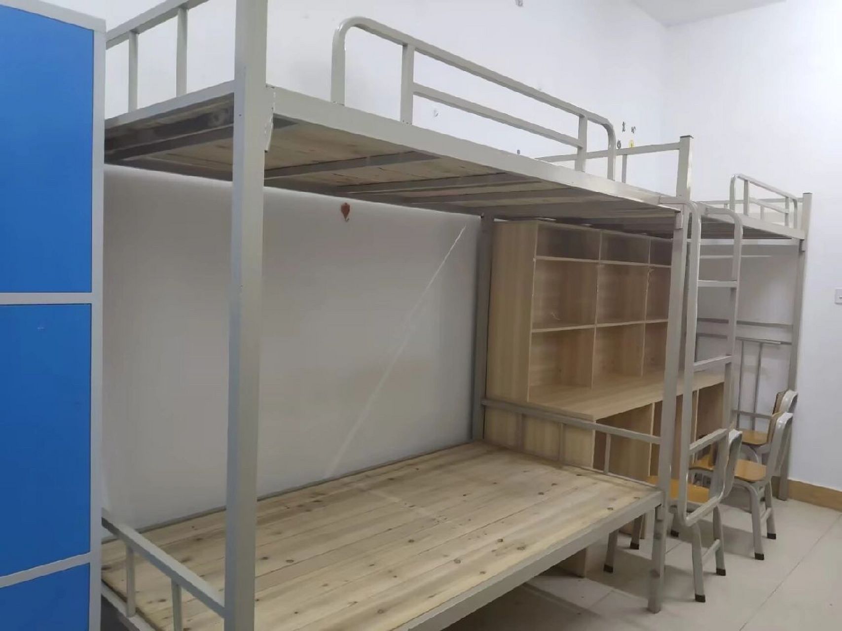 百色职业学院宿舍73 大家可以看一下,今天我堂妹发给我的看一下吧.