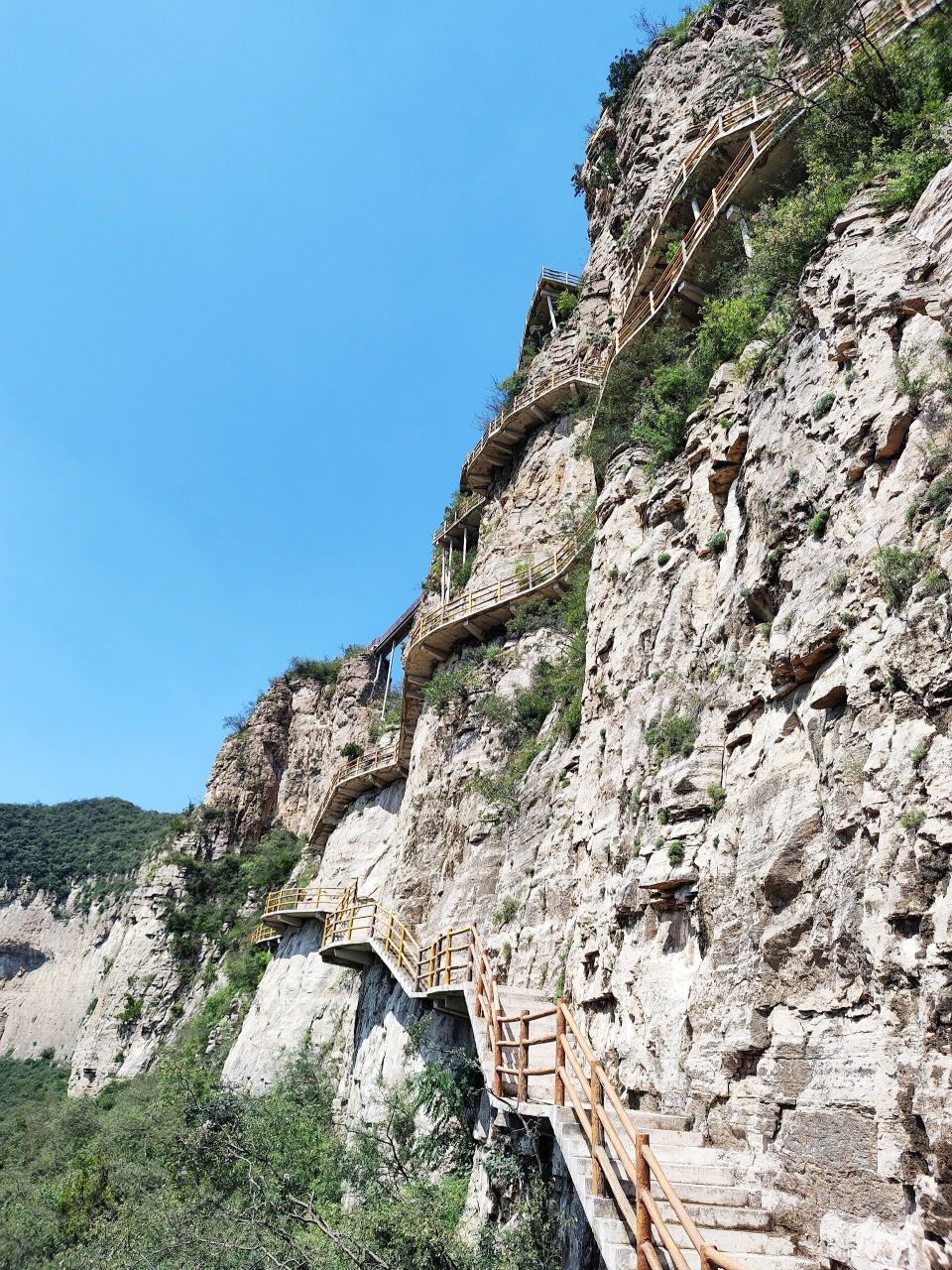 涉县行⑤爬太行五指山  99地址: 涉县太行五指山 99门票: 70元/人