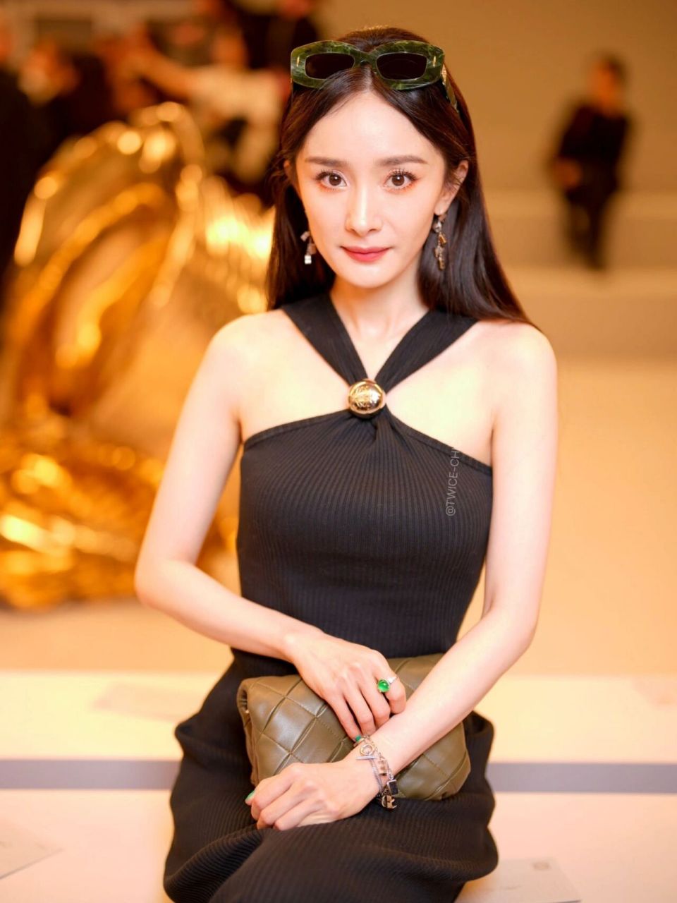 杨幂今日巴黎时装周loewe大秀看秀生图 	 loewe 2024春夏新装上身的新