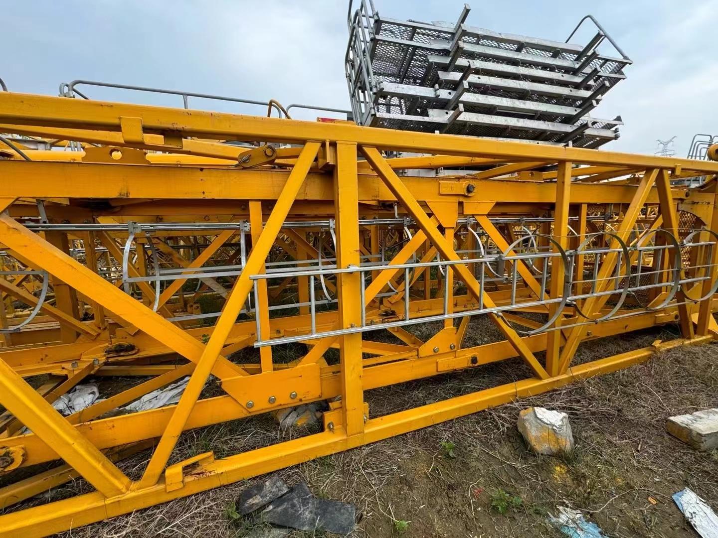 2020年 3 月 中联6515-8 吨平头塔吊一台,标准节配 l46a1 节,独立高度