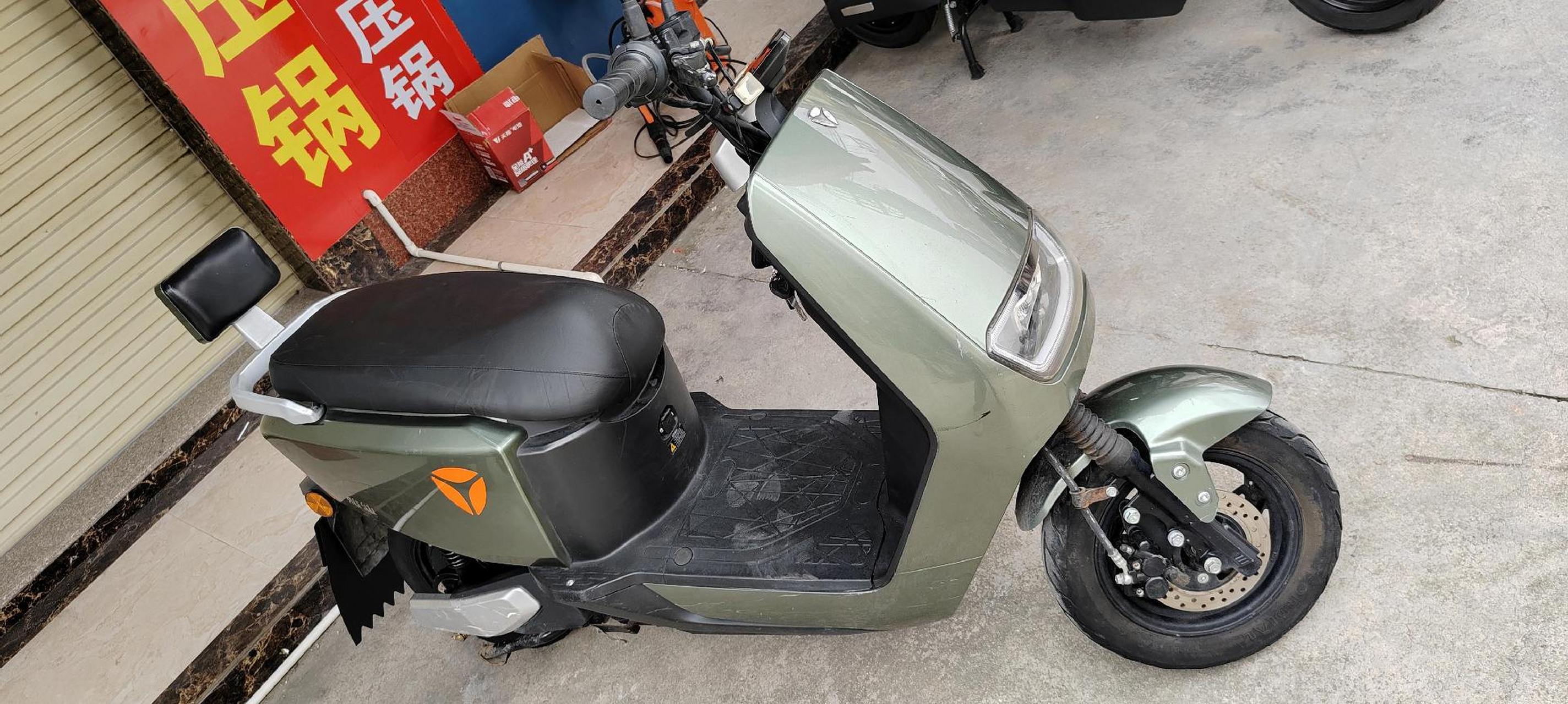 雅迪博达.几乎全新电动车,6电池,钥匙两套