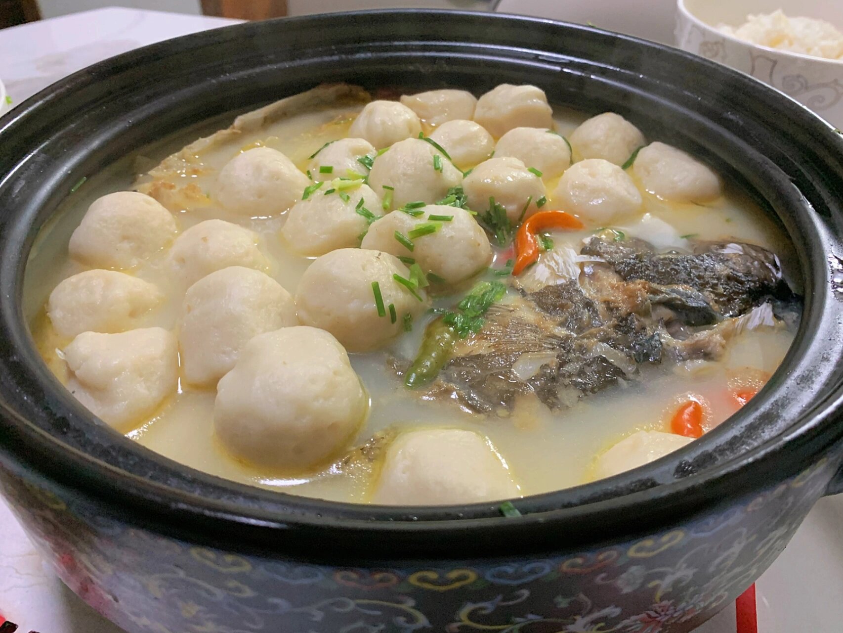 鱼头鱼丸子汤