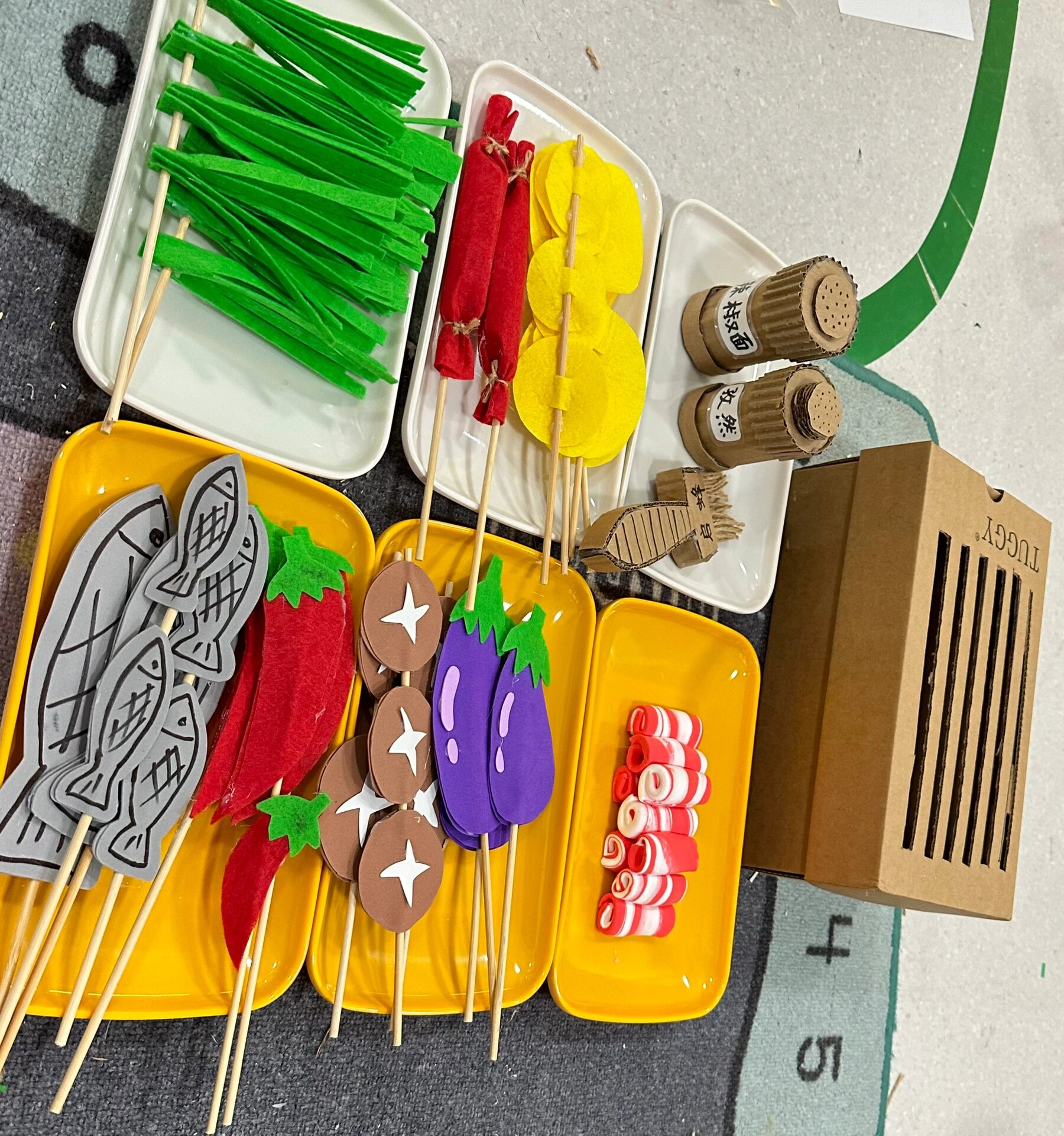 幼儿园烧烤区环创娃娃家自制手工玩具