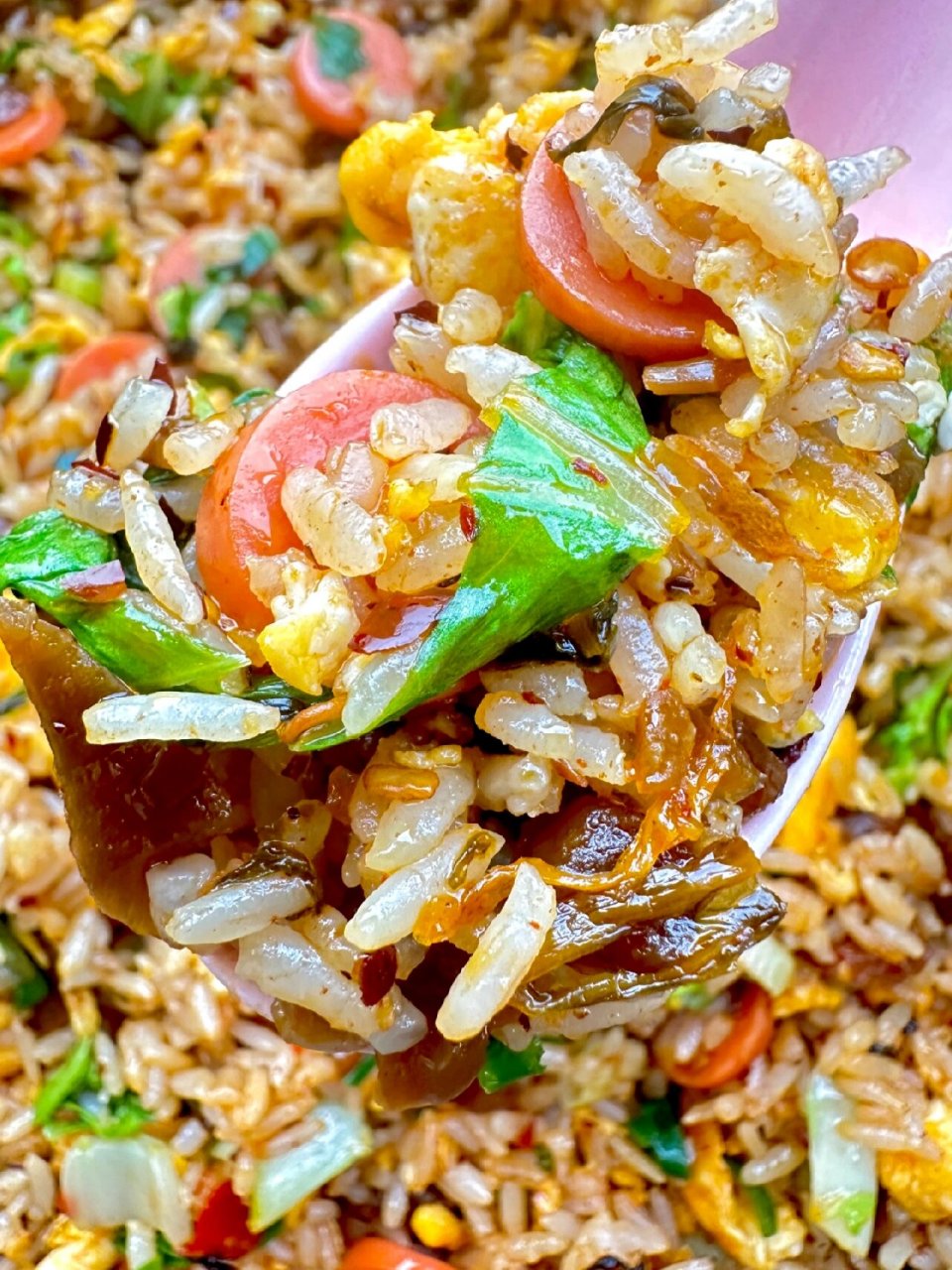 还有隔夜饭吗,借我用一下…… 今日分享 炒饭系列【老干妈榨菜炒饭】