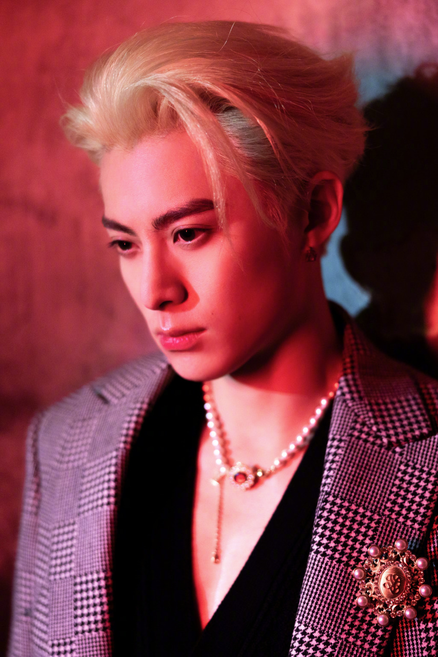 星光大赏明星出发图# 王鹤棣_dylan 身穿louis vuitton 2024春夏系列