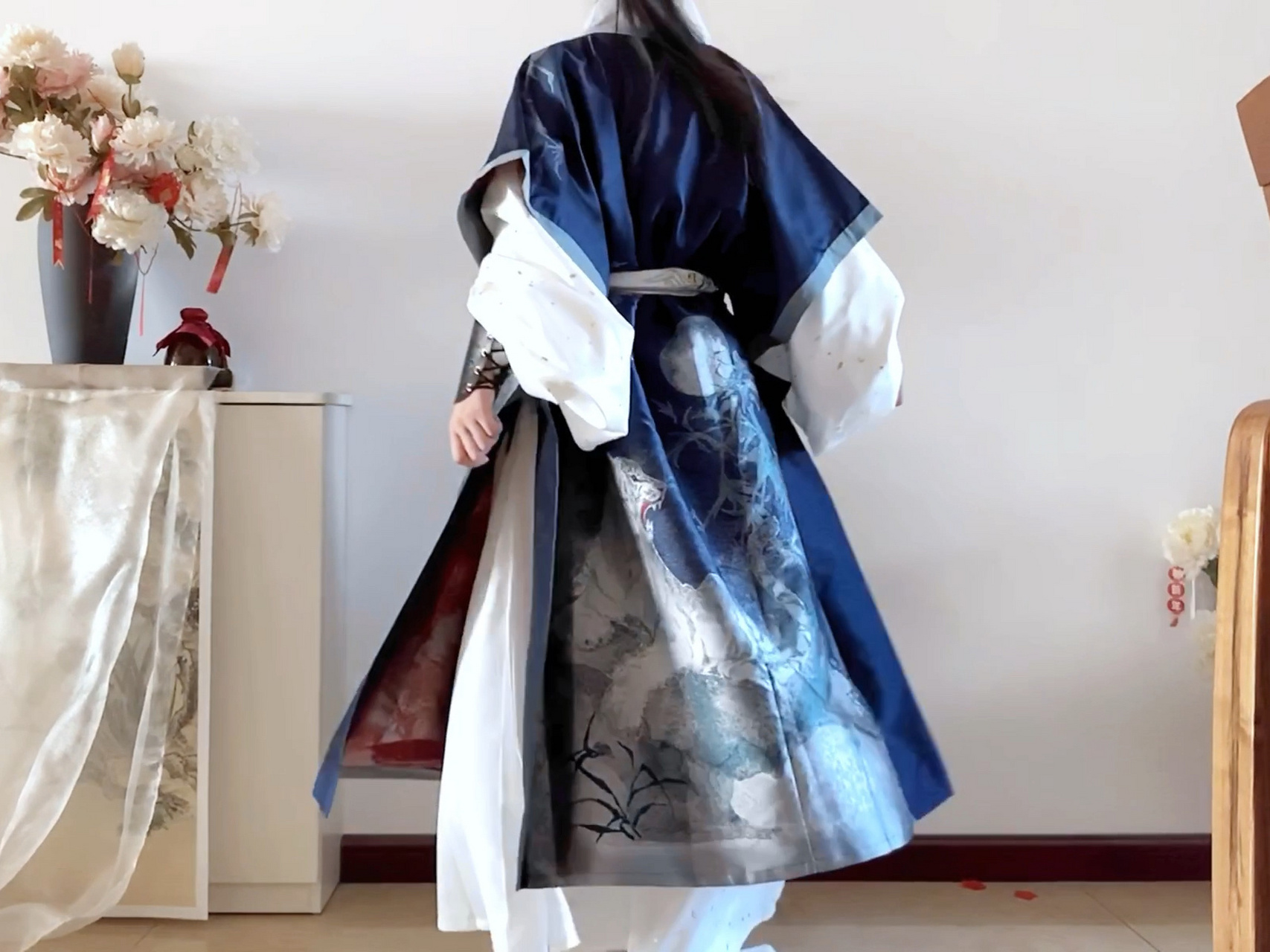 穿上汉服搭护!少年感一下子就出来了