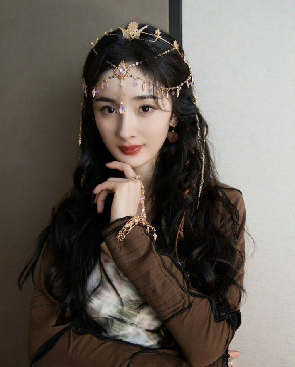 说杨幂梦回的,没发现脸型变了这么多吗?