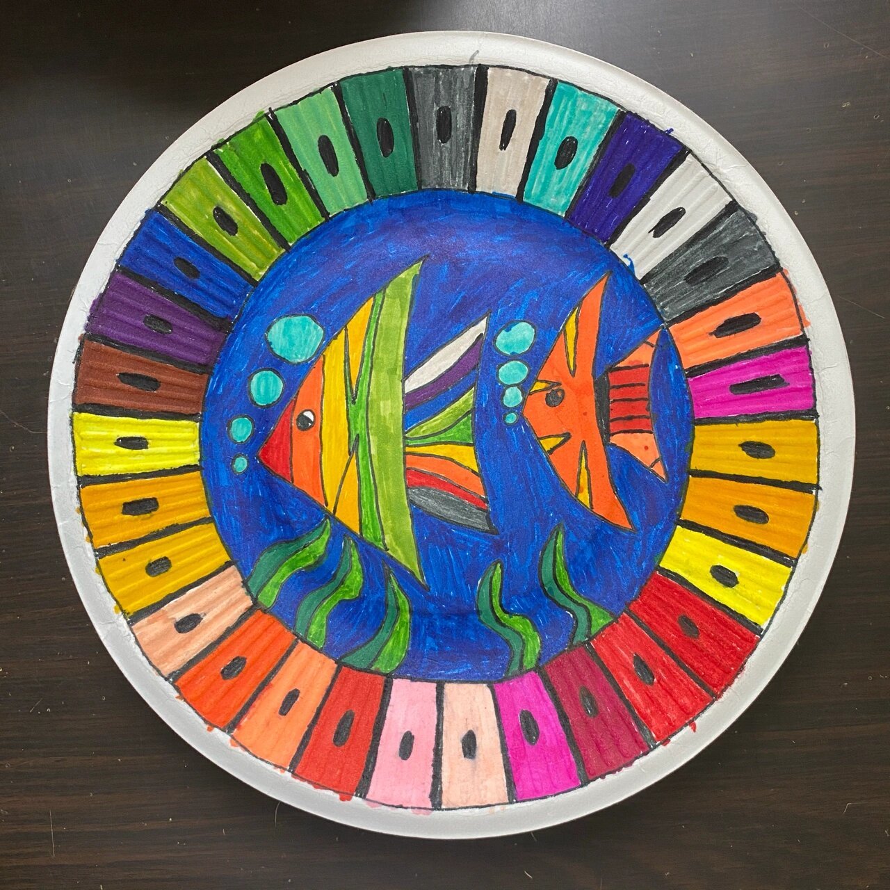 四年级学生美术作业——漂亮的挂盘